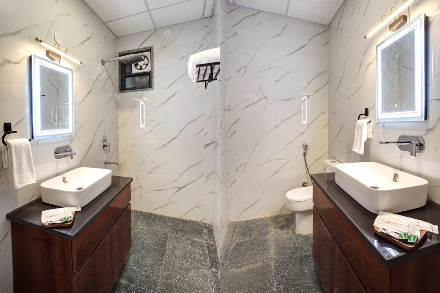 Hotel Elite Grand Near Kailash Hospital Noida Exterior photo