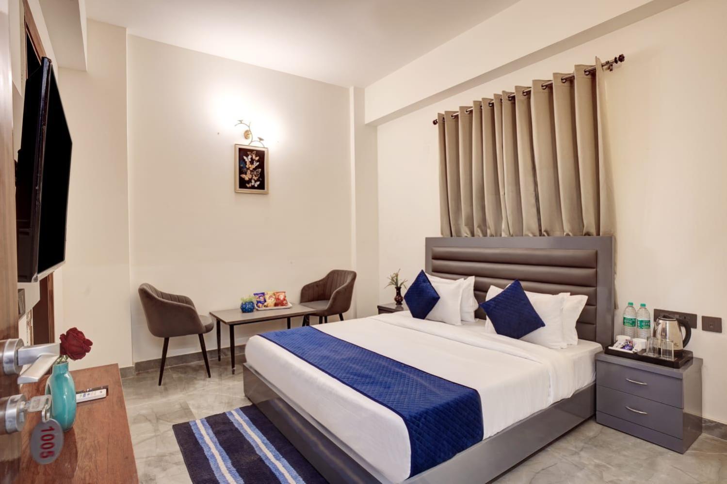 Hotel Elite Grand Near Kailash Hospital Noida Exterior photo