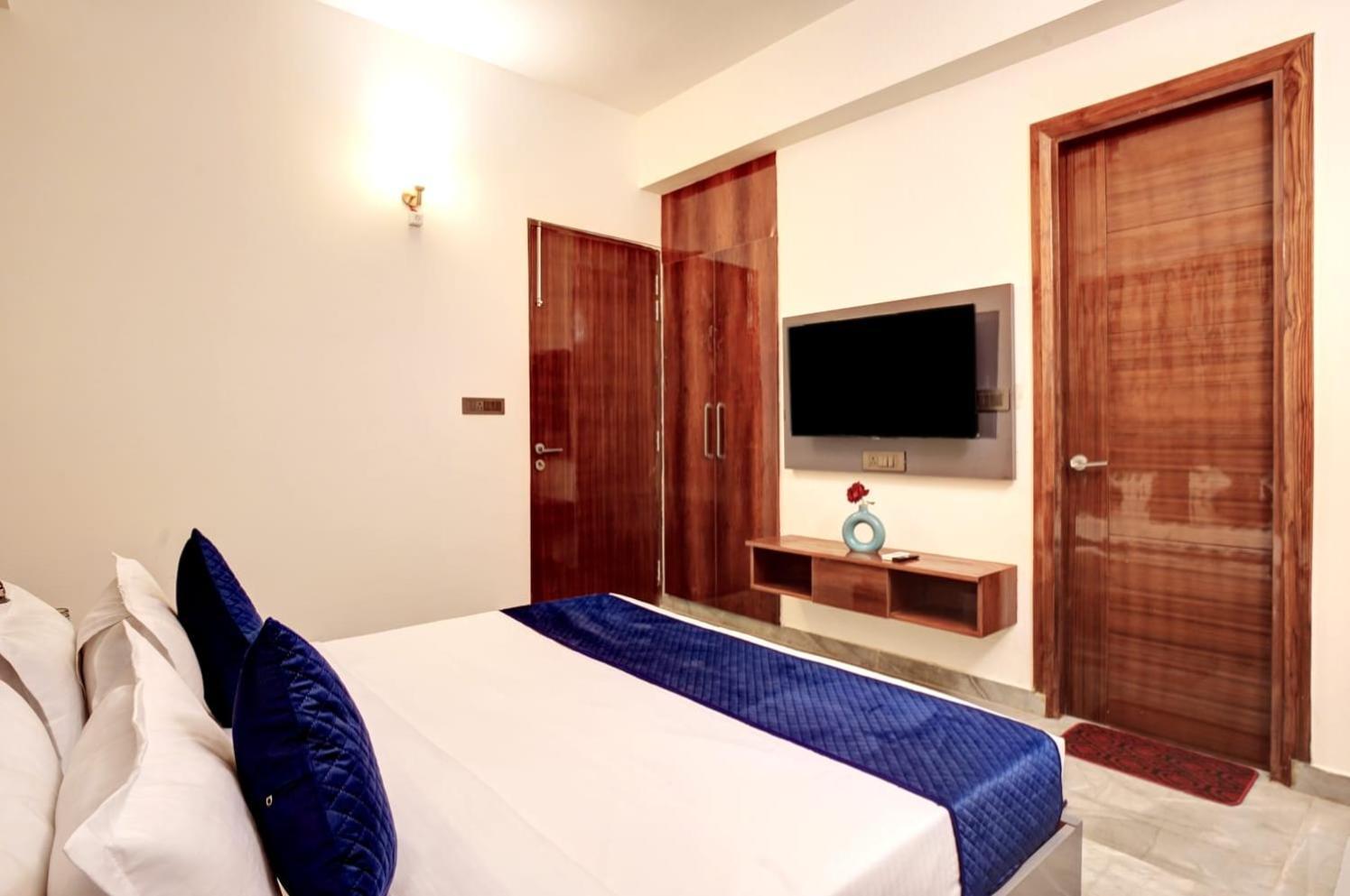 Hotel Elite Grand Near Kailash Hospital Noida Exterior photo