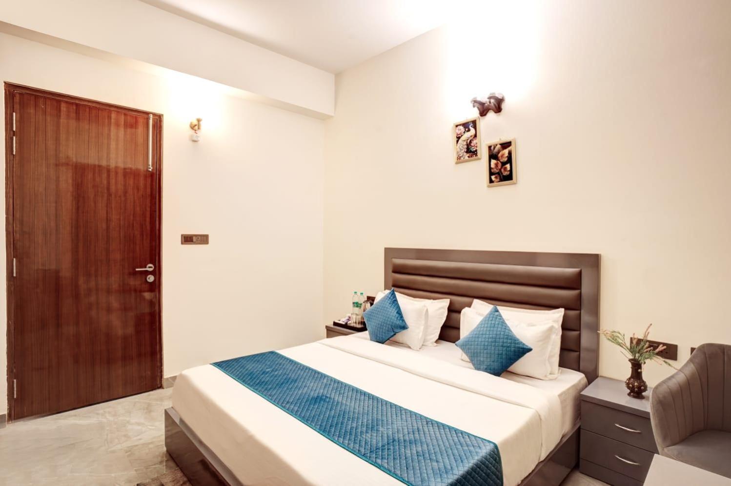 Hotel Elite Grand Near Kailash Hospital Noida Exterior photo