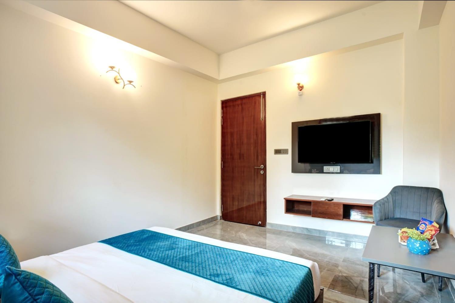 Hotel Elite Grand Near Kailash Hospital Noida Exterior photo