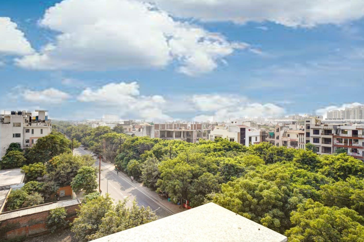 Hotel Elite Grand Near Kailash Hospital Noida Exterior photo