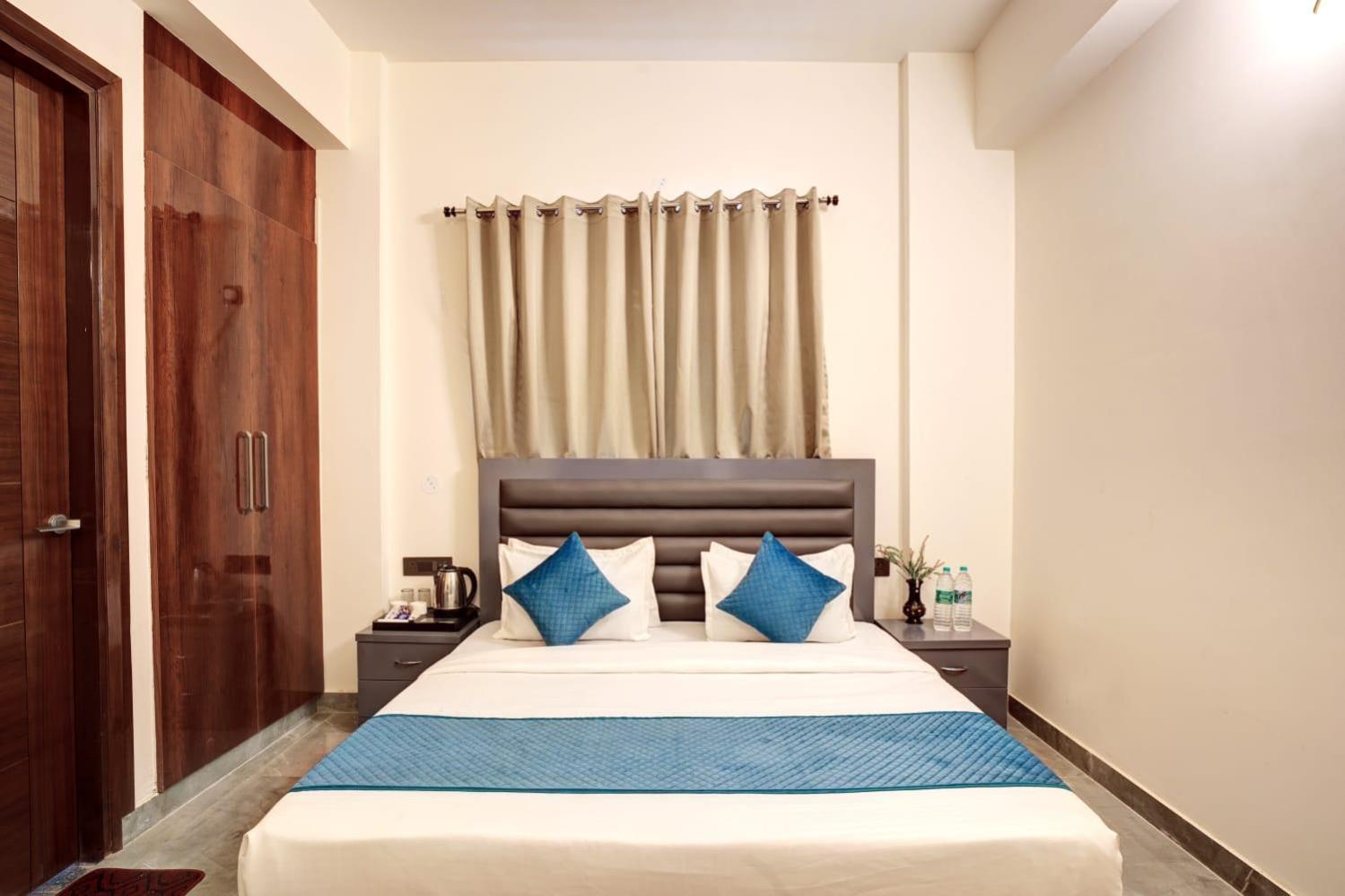Hotel Elite Grand Near Kailash Hospital Noida Exterior photo