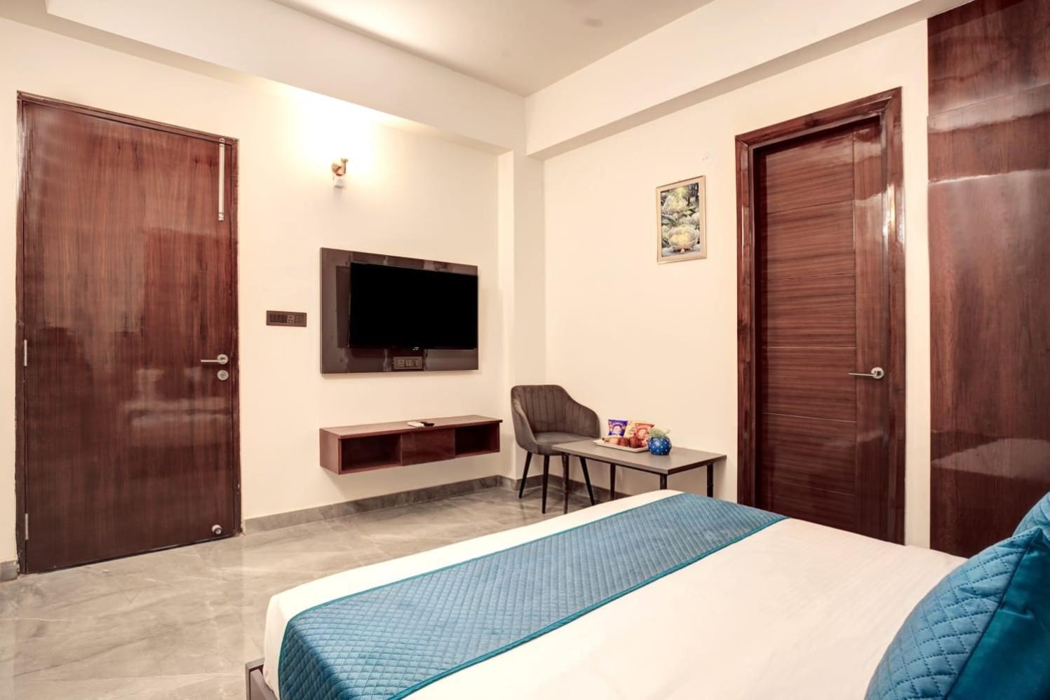 Hotel Elite Grand Near Kailash Hospital Noida Exterior photo