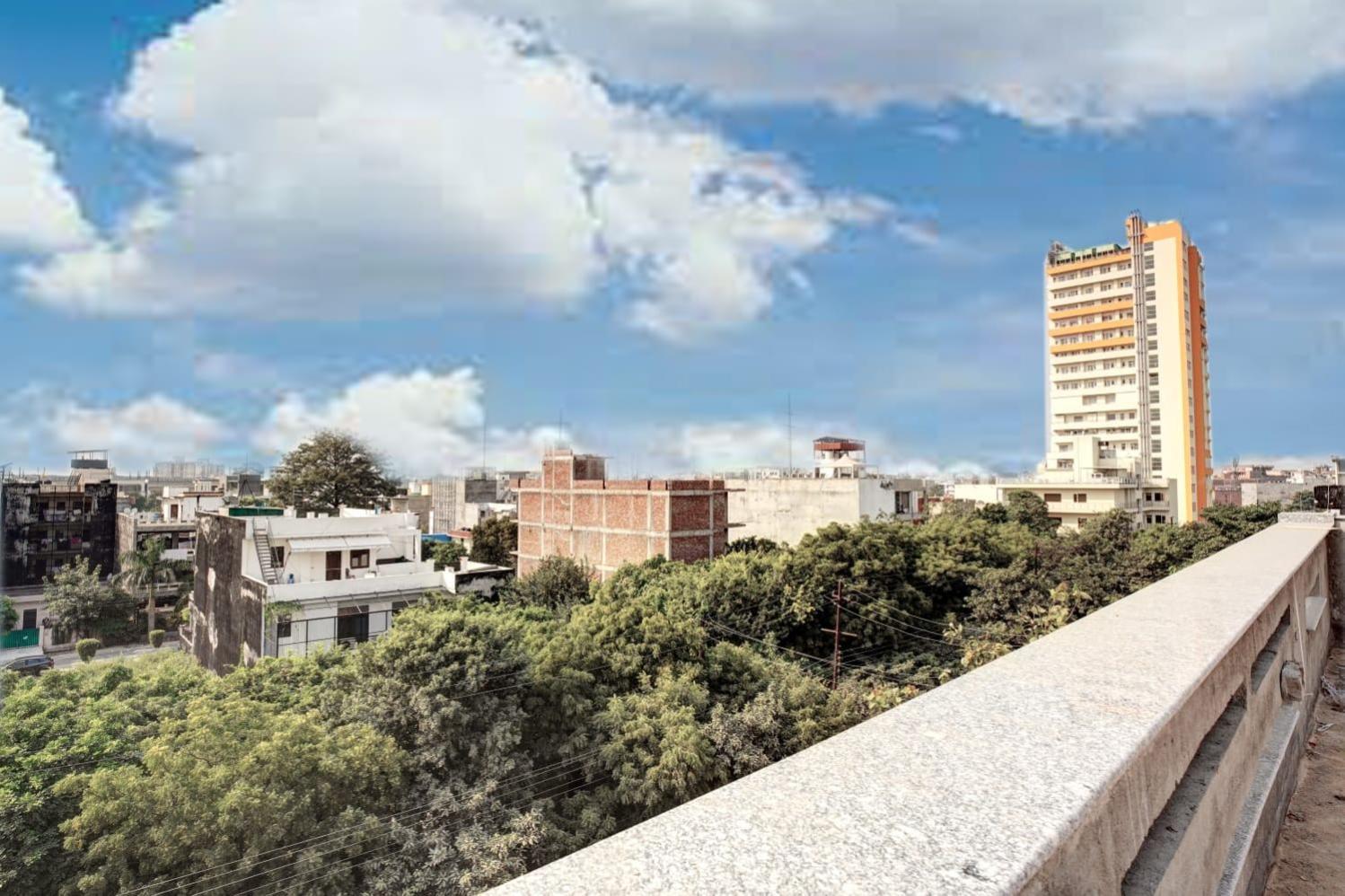 Hotel Elite Grand Near Kailash Hospital Noida Exterior photo