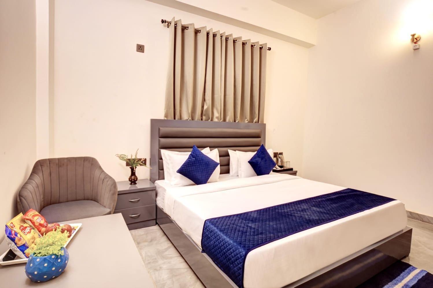 Hotel Elite Grand Near Kailash Hospital Noida Exterior photo