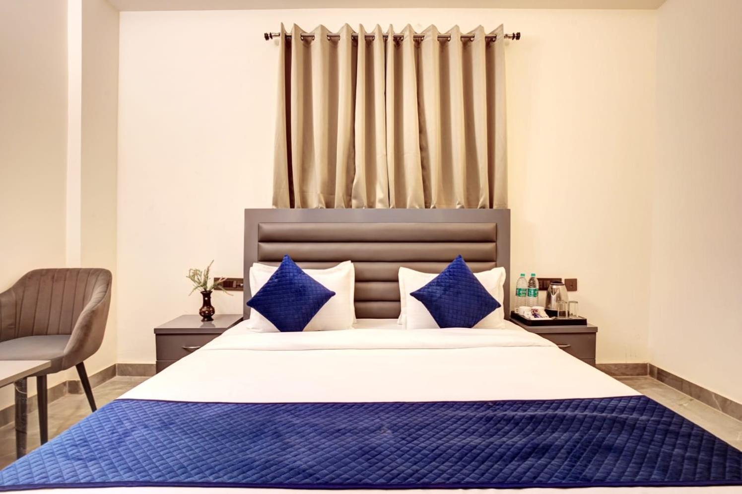 Hotel Elite Grand Near Kailash Hospital Noida Exterior photo