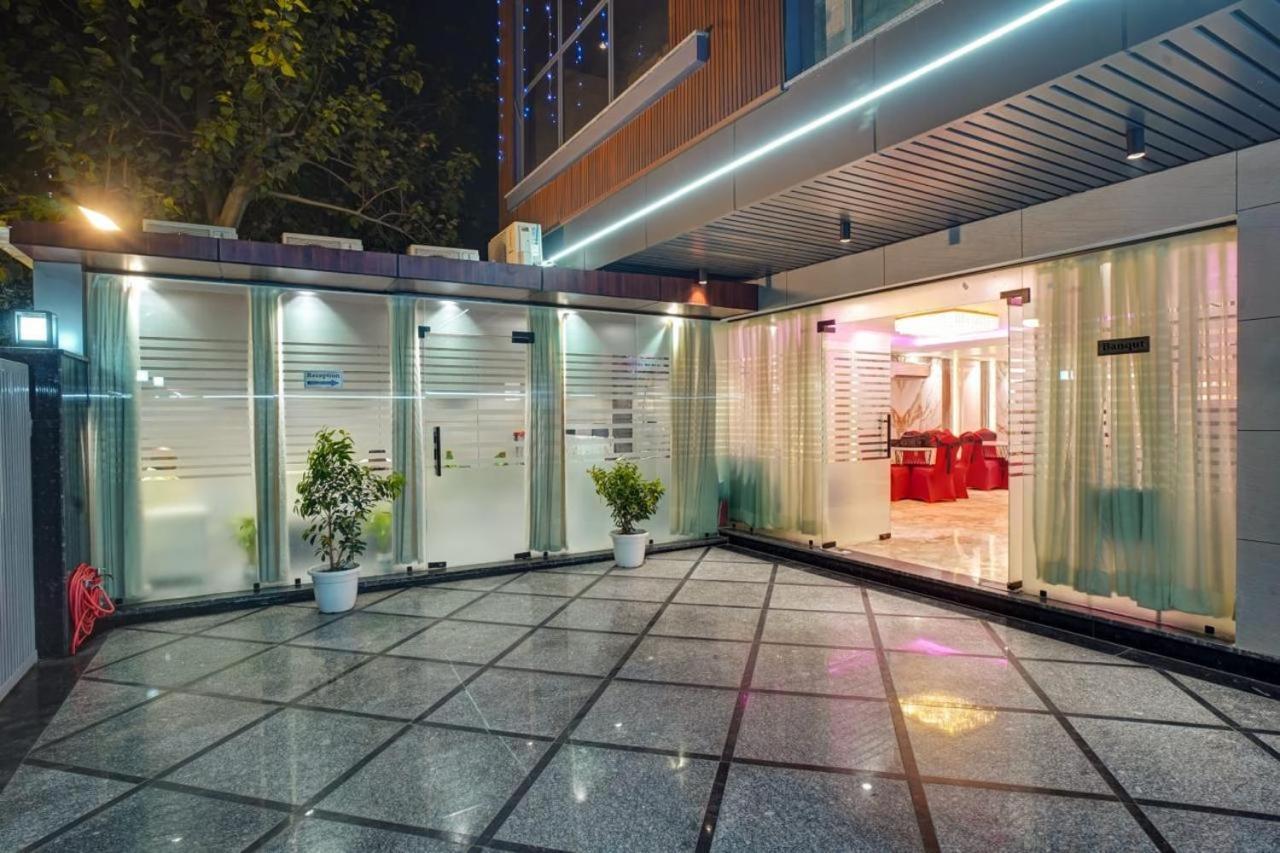 Hotel Elite Grand Near Kailash Hospital Noida Exterior photo