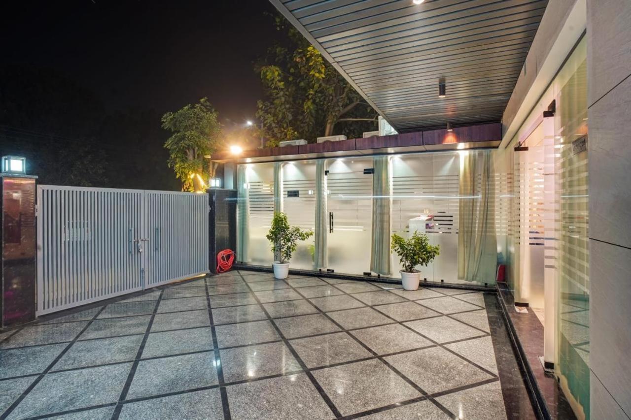 Hotel Elite Grand Near Kailash Hospital Noida Exterior photo